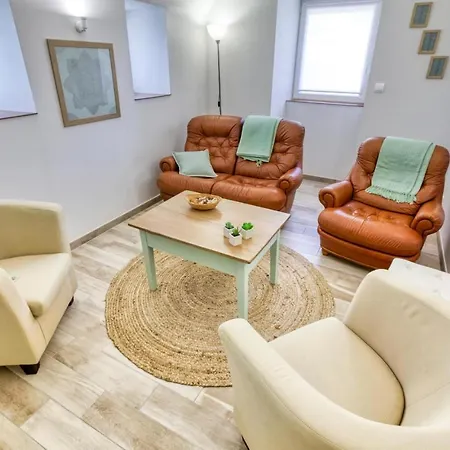 Feriehus 3 Bedroom Stunning In Baraqueville