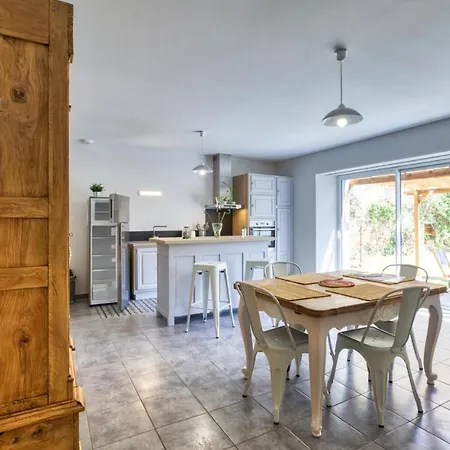 Feriehus 3 Bedroom Stunning In Baraqueville