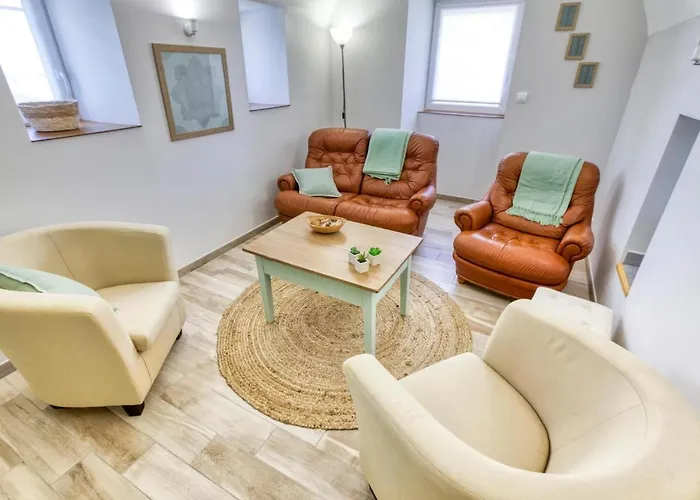 Vakantiehuis 3 Bedroom Stunning In Baraqueville