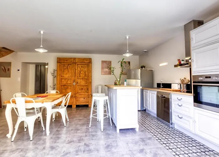 Vakantiehuis 3 Bedroom Stunning In Baraqueville