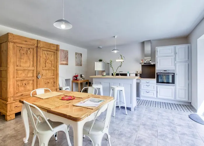 Vakantiehuis 3 Bedroom Stunning In *